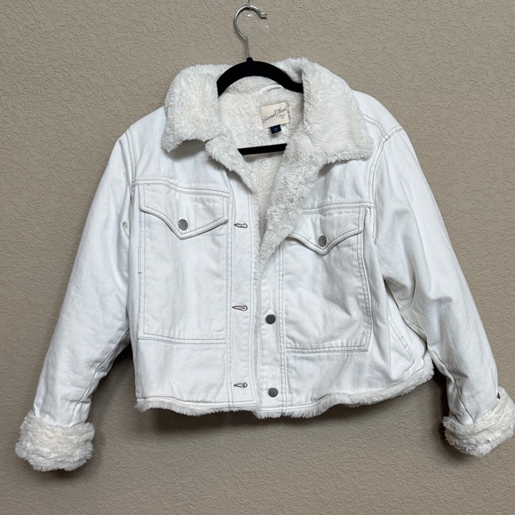 😍 Universal Thread White Sherpa-Lined Jean Jacket - Picture 1 of 3